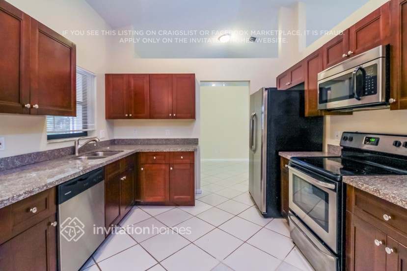 Building Photo - 120 Miramar Ave