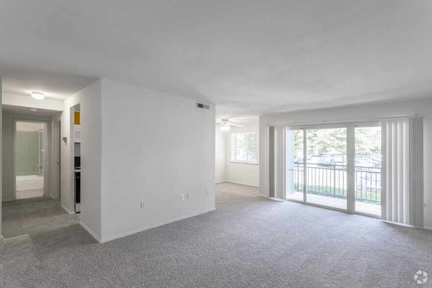 Interior Photo - Woodmont Park Apartments