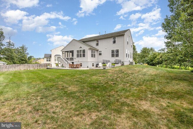 Building Photo - 9 Sable Ln