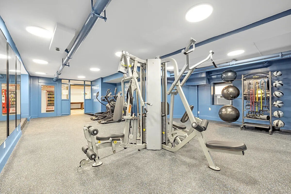 Building Photo - 244 W 64th St