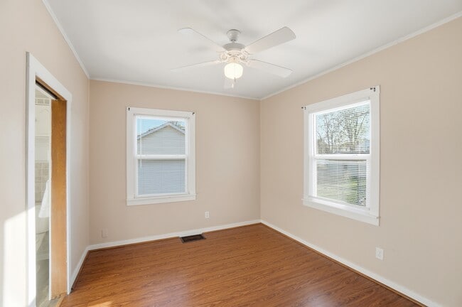 Building Photo - 1033 Forest Ave