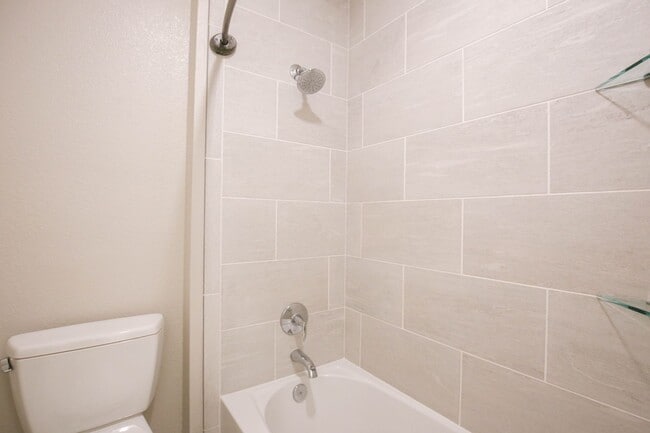 Building Photo - Modern and Clean 2 Bed 2 Bath Condo in Ric...