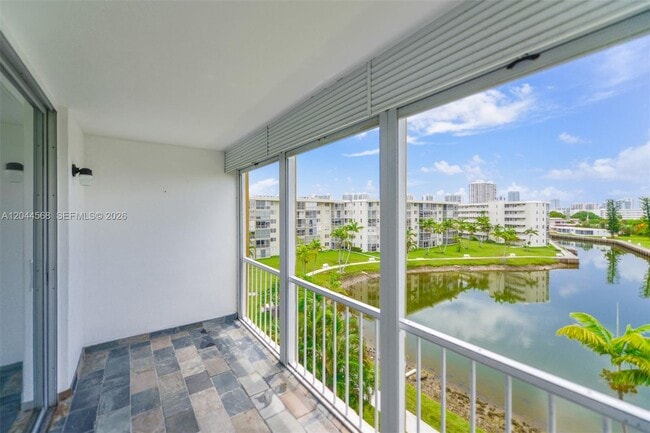 Building Photo - 2851 Leonard Dr