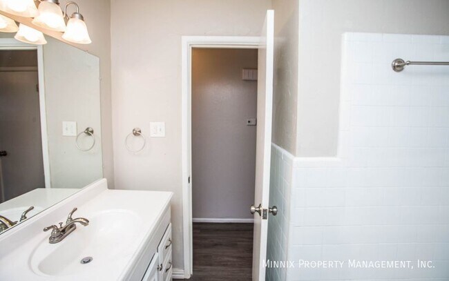 Building Photo - 3403 Bangor Dr