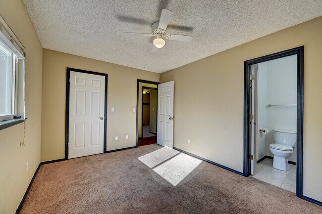 Building Photo - $2,100.00 - 3 bedroom, 2 bathroom, Single ...