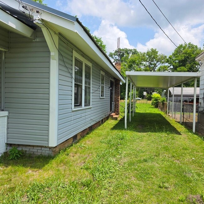 Building Photo - Beautifully Renovated 3 Bedroom 1 Bath Home