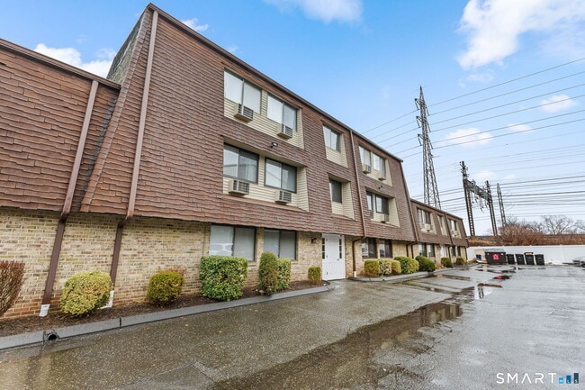 Building Photo - 22 Radio Pl