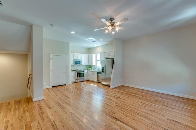 Building Photo - 3703 Main Poplar Dr