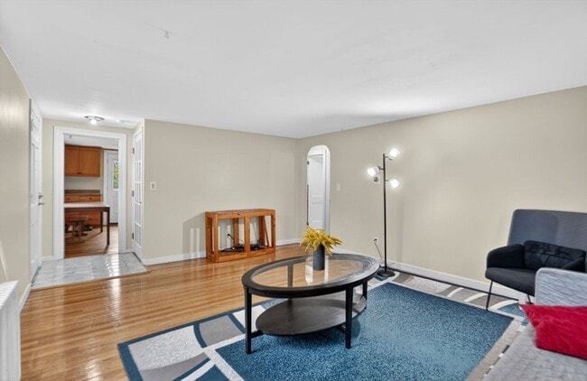 Building Photo - 13 Pleasant St