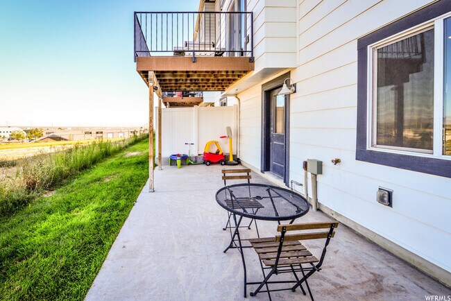 Building Photo - 15030 Gallant Dr