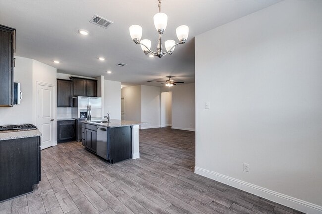 Building Photo - 10909 Los Alamos Dr