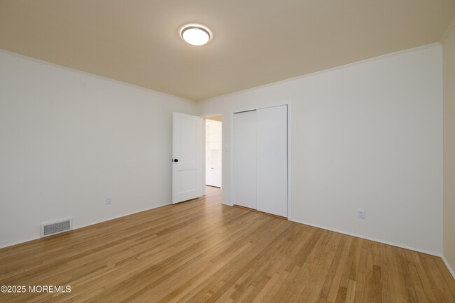 Building Photo - 361 Meadowbrook Ave