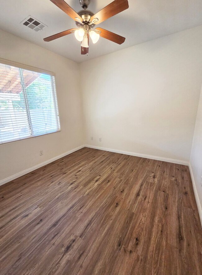 Building Photo - Spacious 4 Bed Home with Loft & 3-Car Garage