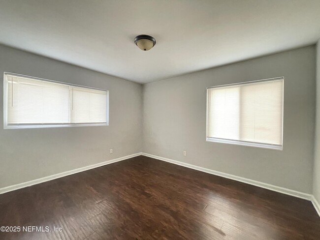 Building Photo - 5824 Yellow Pine Dr