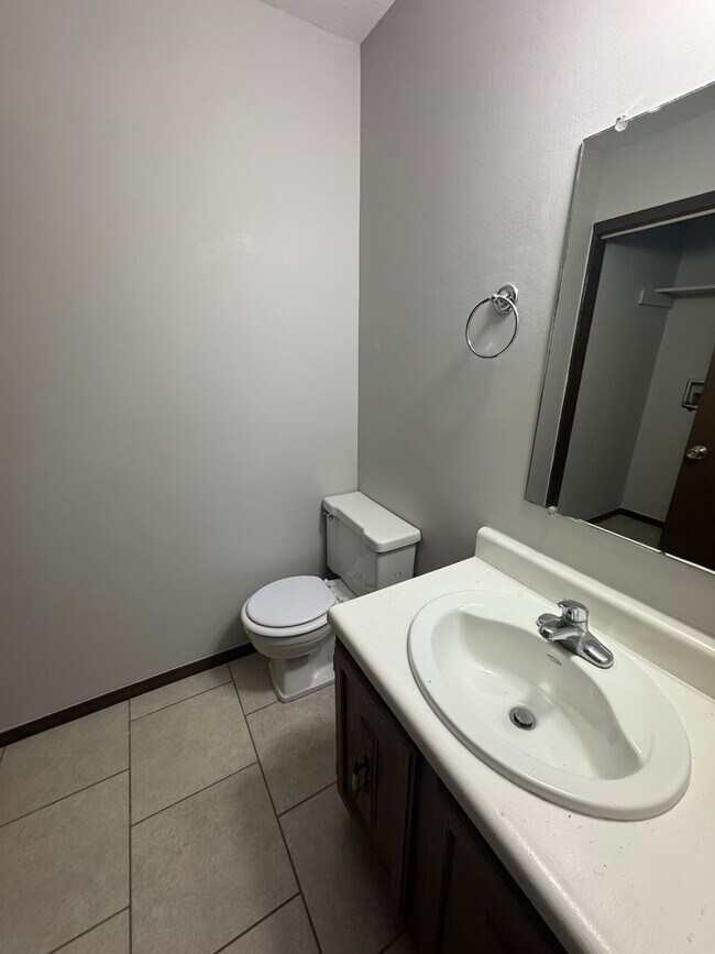 Building Photo - 2008 Juniper Dr