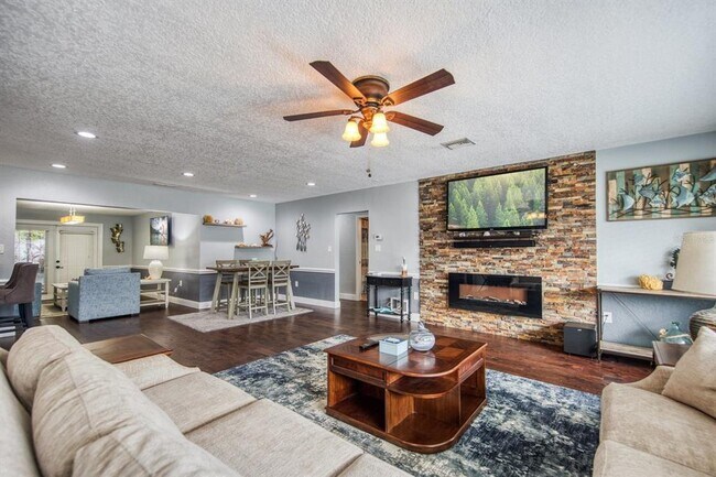 Building Photo - 3173 Fountainhead Dr