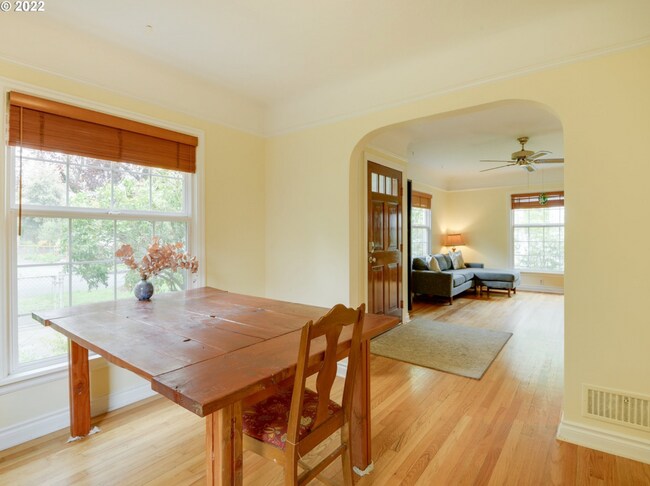 Building Photo - Charming 3 bed + office, 1.5 bath rental home in University Park Portland!