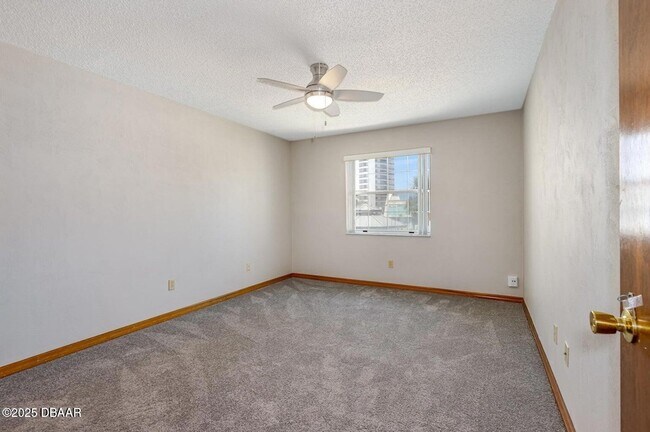 Building Photo - 200 Florida Shores Blvd