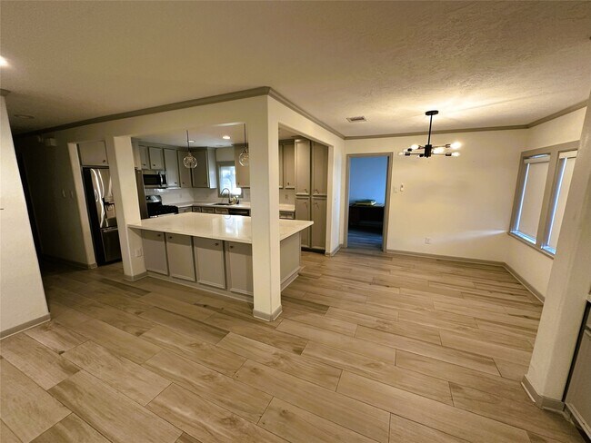 Building Photo - 5111 Maple St