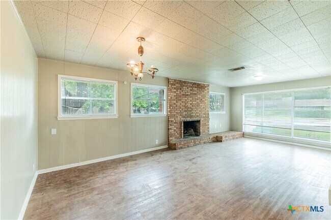 Building Photo - 3209 Shady Hill Dr