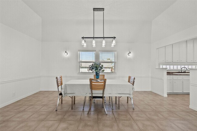 Building Photo - 933 Bonita Dr