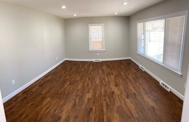 Building Photo - 308 College Park Dr
