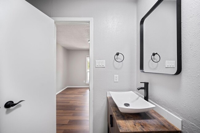 Building Photo - Diamond Villas