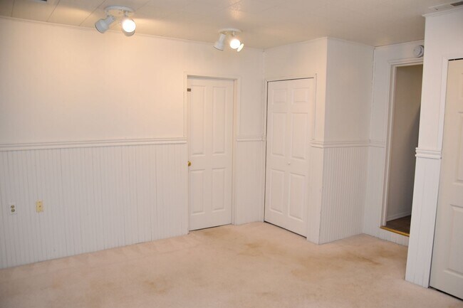 Building Photo - 3 Bedroom 1 Bath University Place Rambler on Quiet Cul De Sac