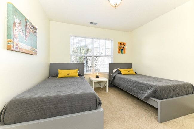 Building Photo - Updated 3 Bedroom Townhome in McAlister's Place