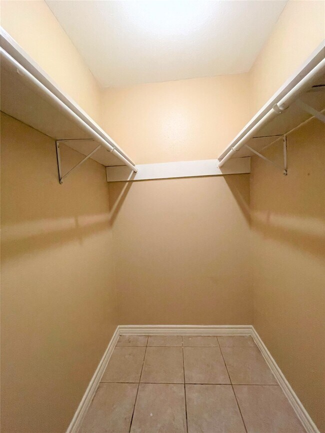 Building Photo - 10011 Appleridge Dr