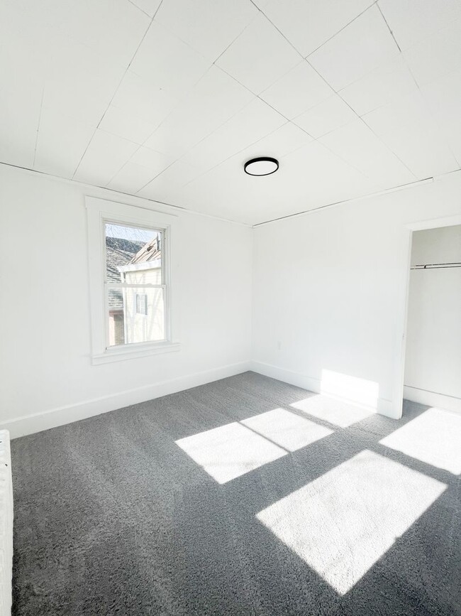 Building Photo - 406 Kingsboro St