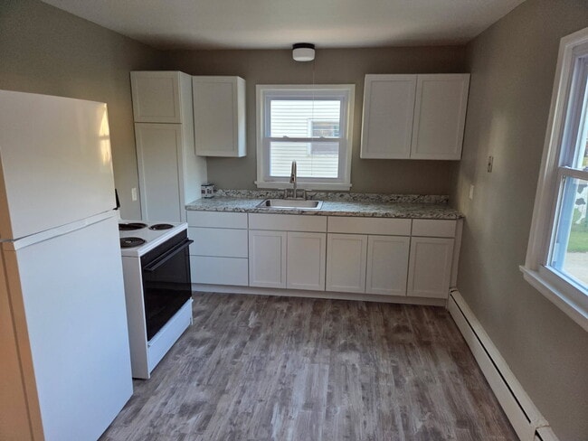 Building Photo - 717 N Oakhill Ave