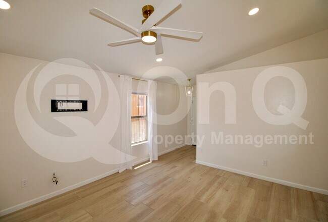 Building Photo - 2353 E Calle Sierra Del Manantial