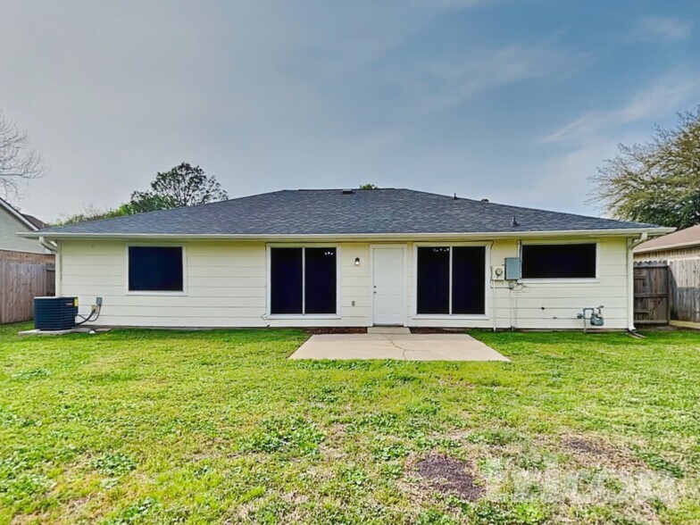 Building Photo - 7822 Breda Dr