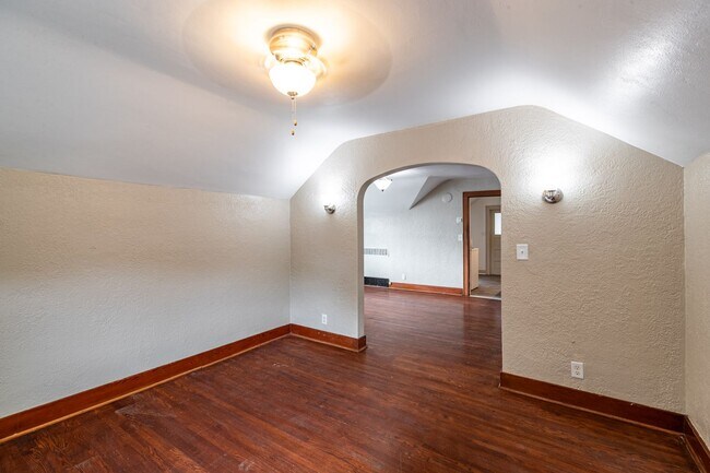 Building Photo - ds1917