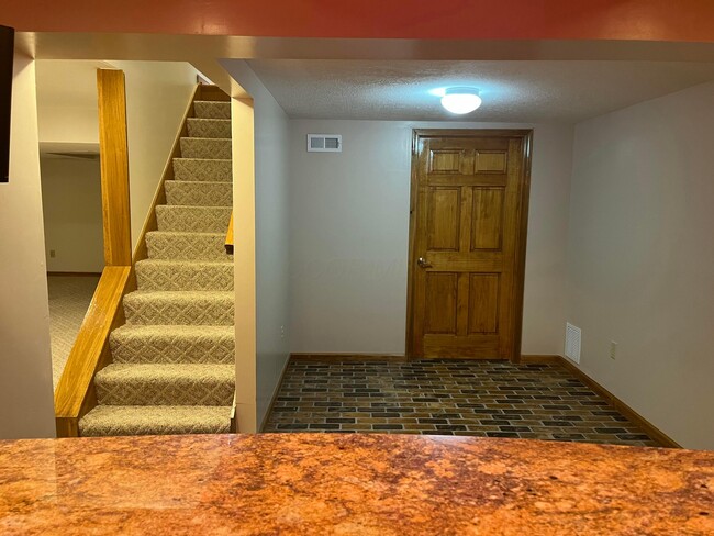 Building Photo - 1156 Lake Point Dr