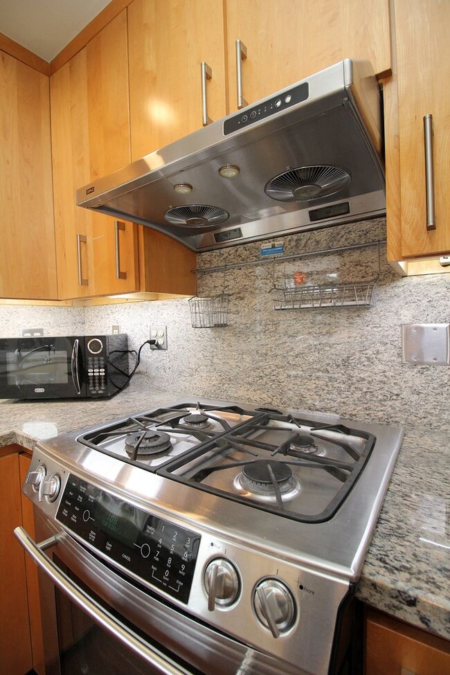 Building Photo - 2718 SE 58th Ave