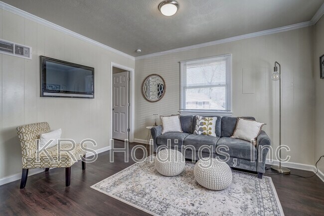 Building Photo - 3147 Parkdale Rd