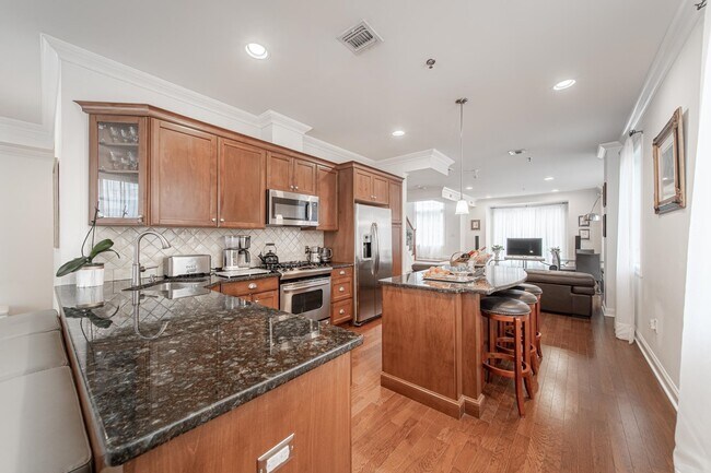 Building Photo - 11 Washington Pl