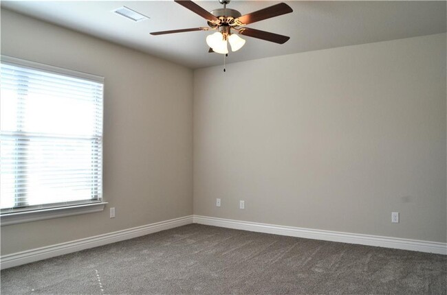 Building Photo - 1800 SW Riverstone Rd