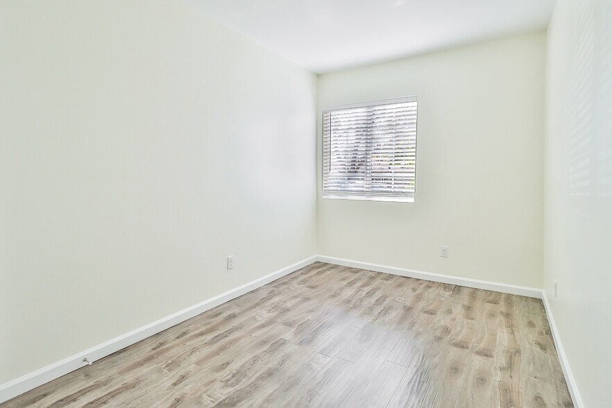 Building Photo - 16745 Bermuda St