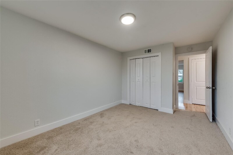 Building Photo - 1506 Hillcrest Dr