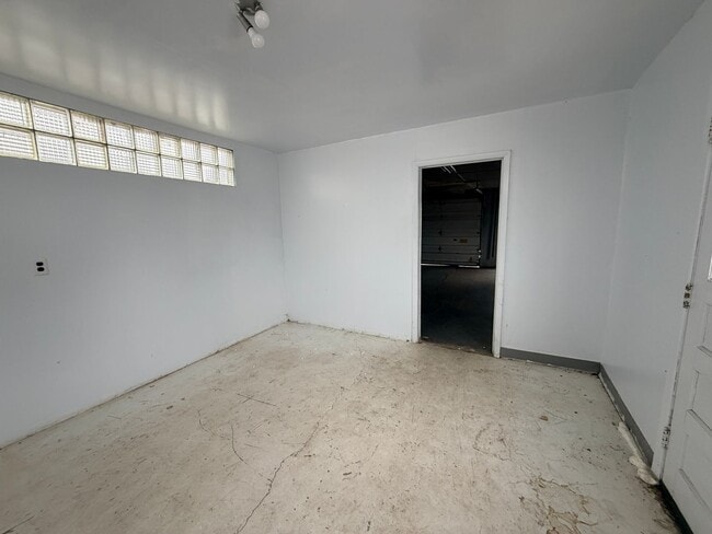 Building Photo - RENTAL 3 Bed Home w/ Garage Workshop & Fenced Yard