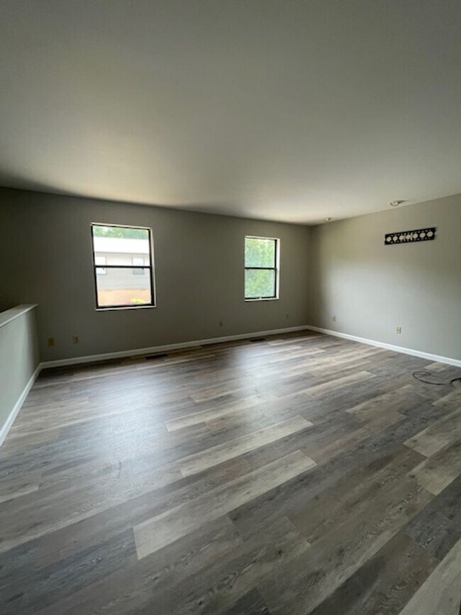 Building Photo - Alcoa City Schools  2 bedroom 2 bath call ...