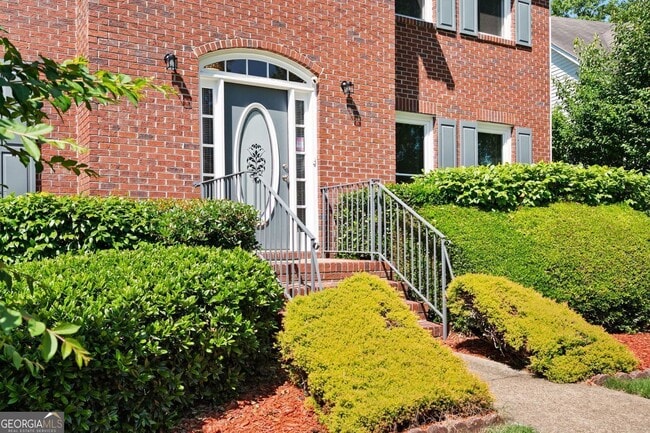 Building Photo - 821 Soaring Dr NE