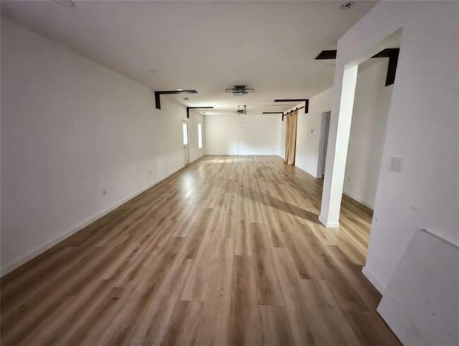 Building Photo - 1750 Dahlia Dr