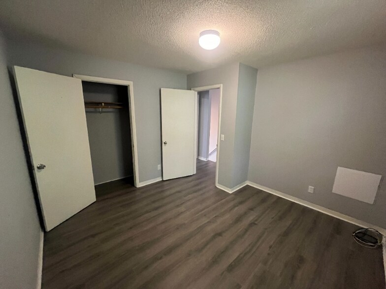 Building Photo - 147 Woodland Dr