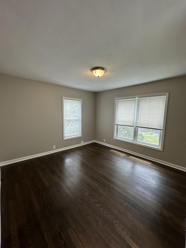 Building Photo - 3828 E 11th St