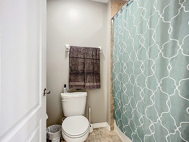 Building Photo - 3009 Esmeralda Dr
