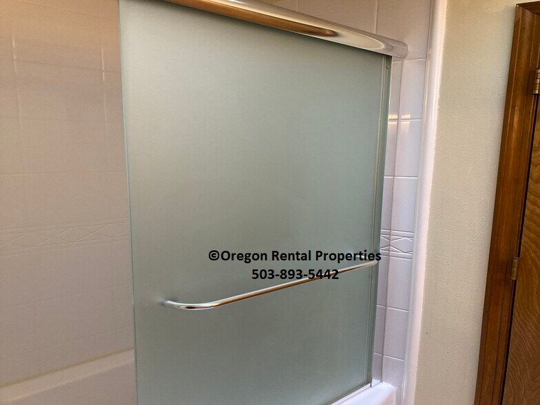 Building Photo - 2511 NE 161st Ave